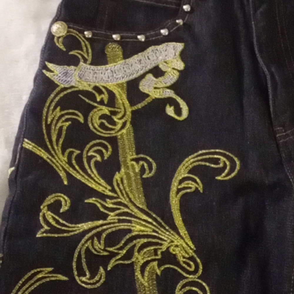MENS DESIGNOR SHORTS SIZE SMALL!! NEW! LION BUTTONS AND GOLD EMBROIDERY. - Picture 7 of 10